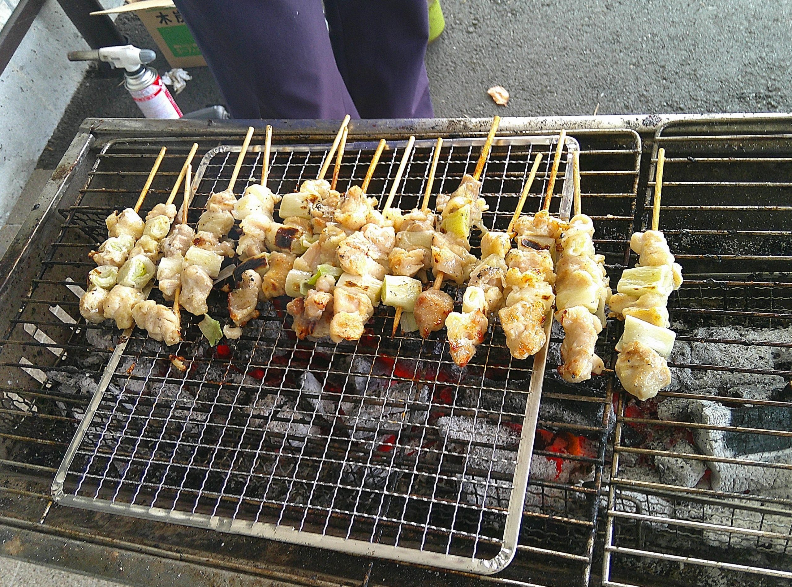 デイサービスで乾杯！炭火焼き鳥でお祭り気分