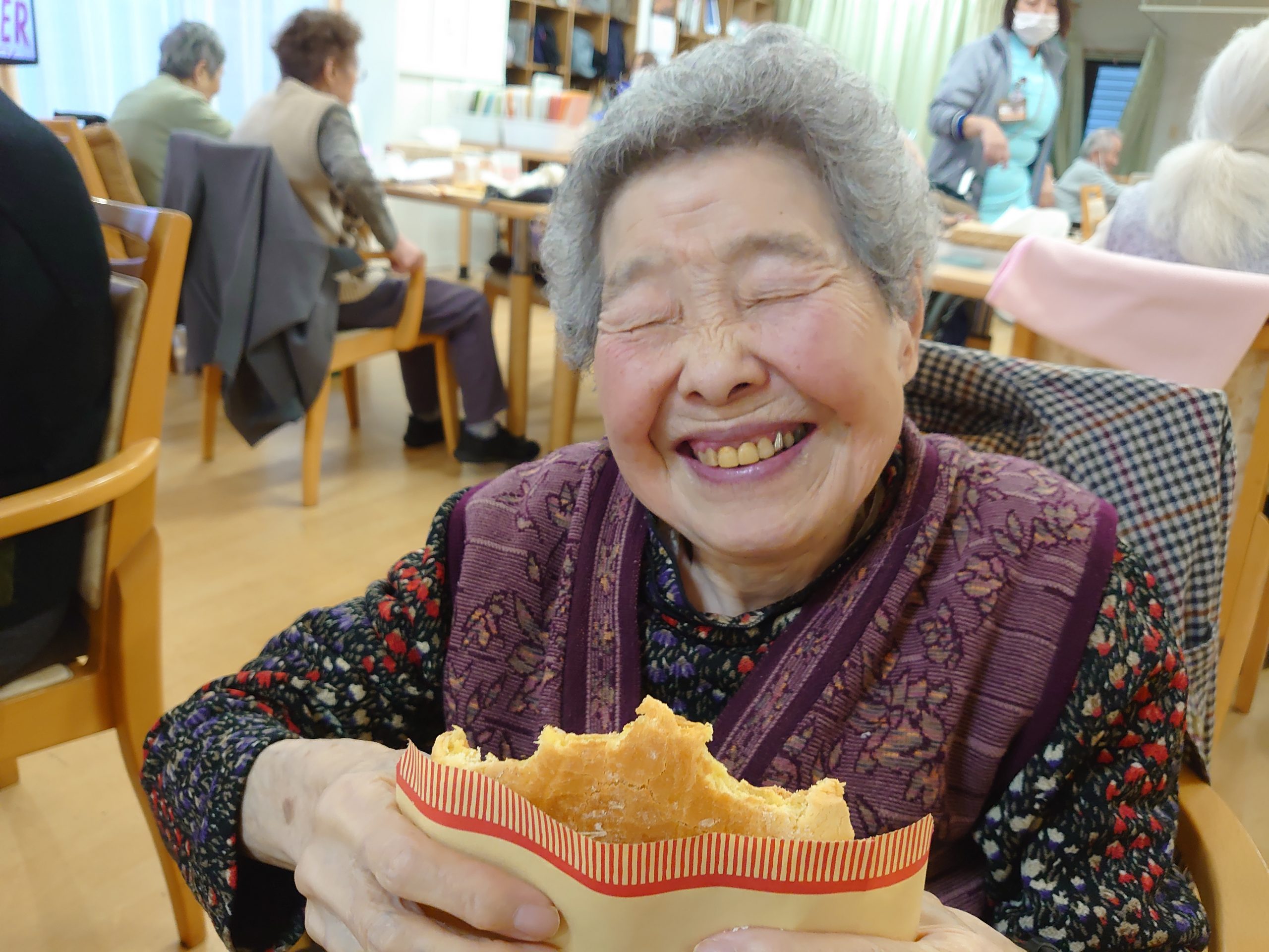 【大人気メロンパン登場】甘い香りに包まれた美味しい午後
