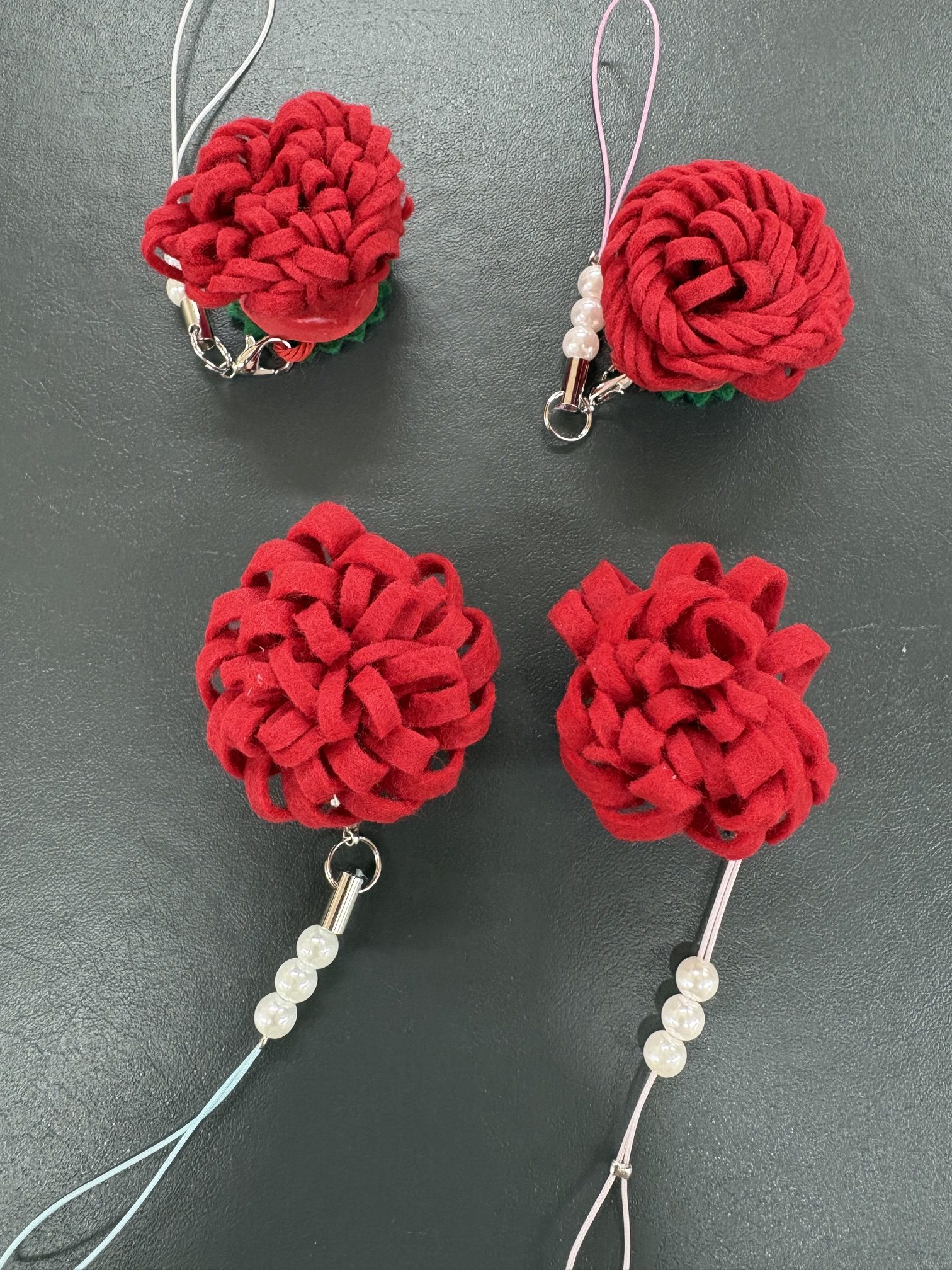 🌹カーネーションのストラップ作り🌹