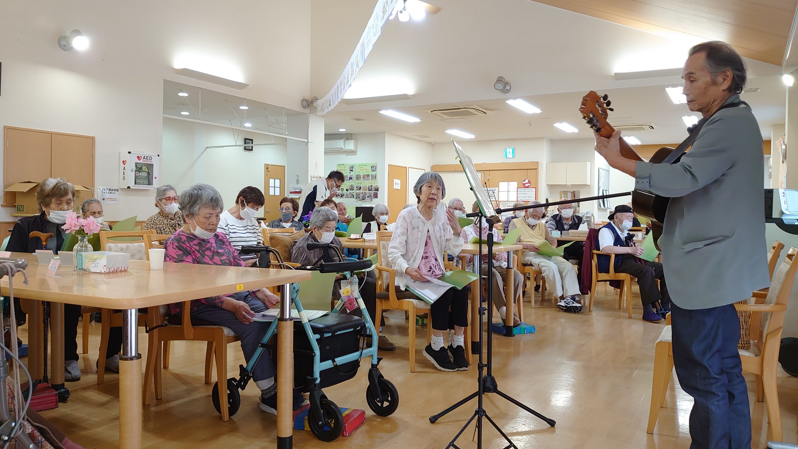 笑顔が咲いたギター演奏と朗読会の時間♪